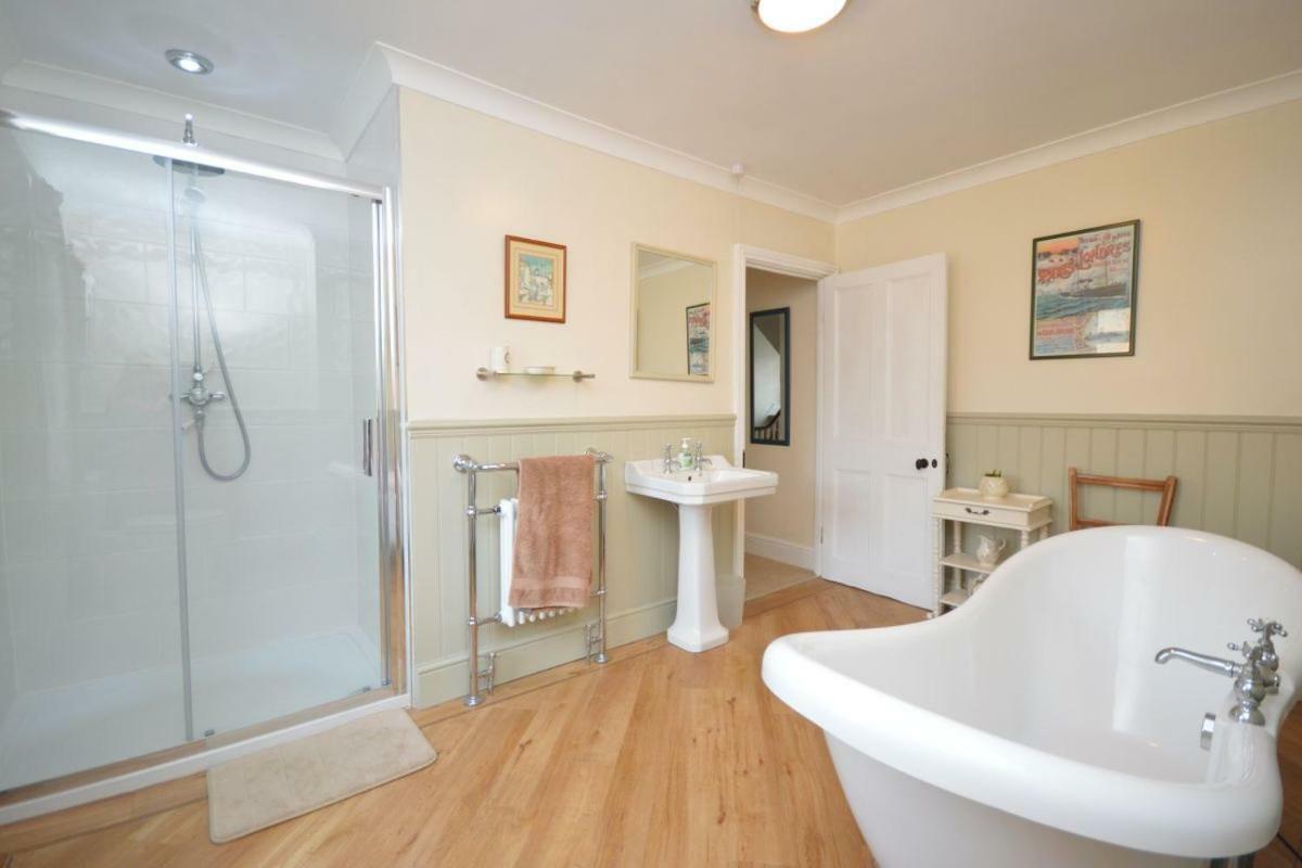 Deerness, 4Star Gold Award 2024, Whitby Villa Bagian luar foto